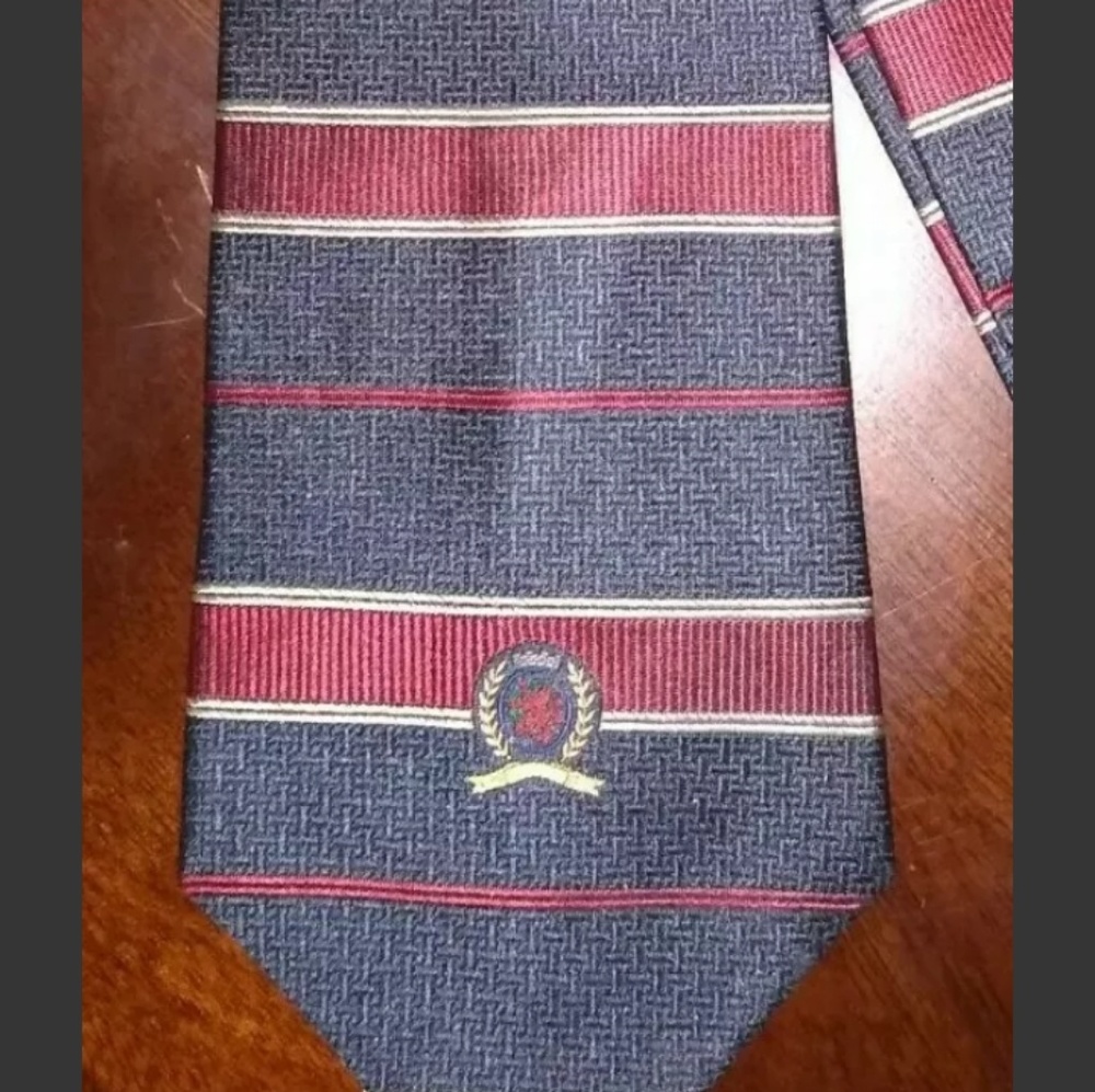 Tommy Hilfiger Men's Silk Necktie. 57 1/2 x 4